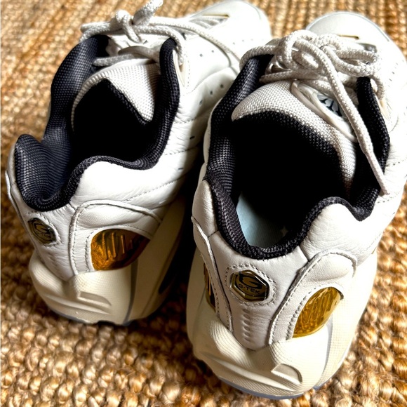 Nike White and Black Sneakers - Picture 4 of 5